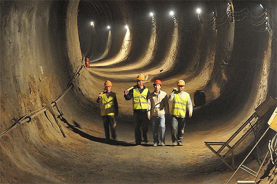 Самый большой тоннель под водой строят в Китае
